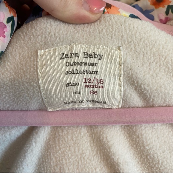 ZARA BABY FLORAL HOODED VEST - Picture 2 of 5